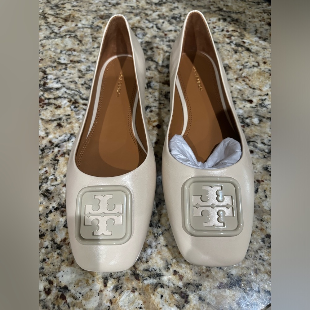 Tory Burch Beige Flats with Logo Emblem
